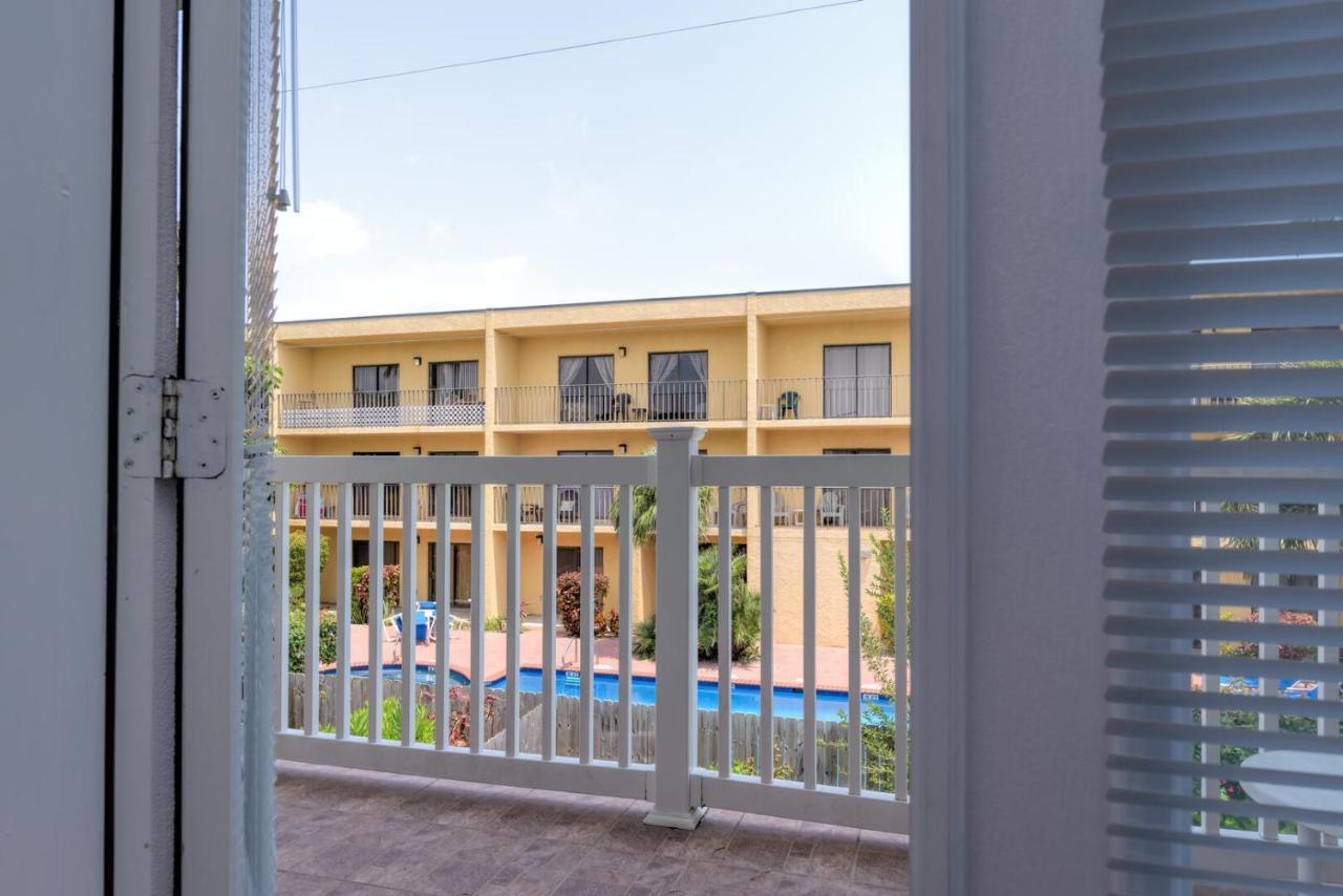 Villa Sleeps 6 In A 4Plex W Pool, Only A Block To Beach South Padre Island Exterior foto